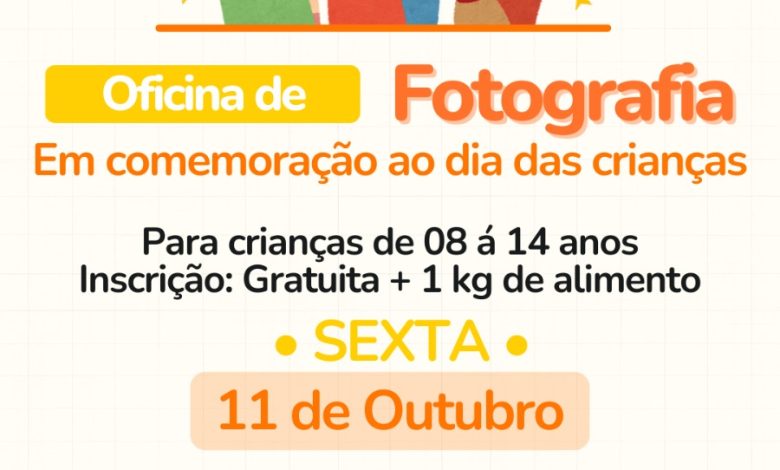 **Texto alternativo:** Crianças participando do evento Click Kids: Oficina de Fotografia e Diversão, aprendendo a tirar fotos e se divertindo com atividades especiais para o Dia das Crianças.